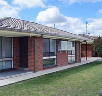 Maude St Apartments - Rental Cars