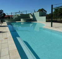 McNevins Logan Park Motel - Rental Cars