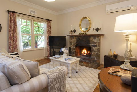 Merrow Cottages - Gatehouse - Rental Cars 3