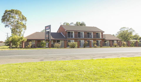 Mildura Riverview Motel - Rental Cars 2