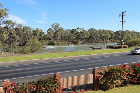 Mildura Riverview Motel - Rental Cars 3