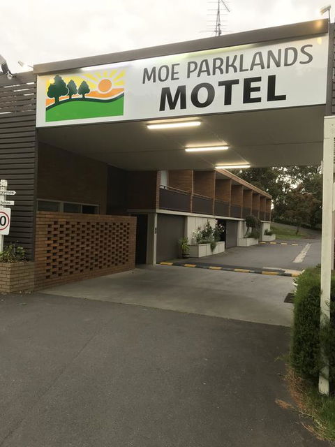 Moe Parklands Motel - Rental Cars 2