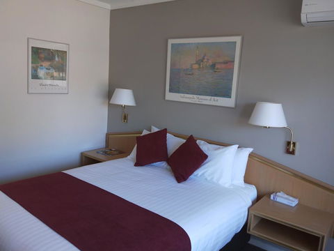 Moe Parklands Motel - Rental Cars 1