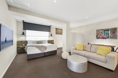 Moonlight Bay Apartments - Rental Cars 1