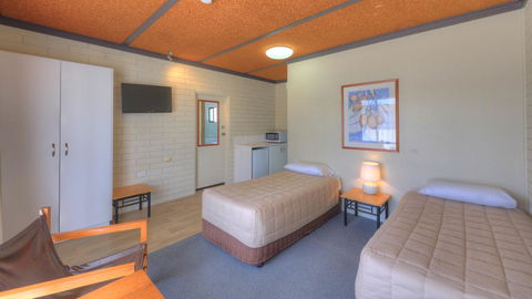 Motel Meneres - Rental Cars 2