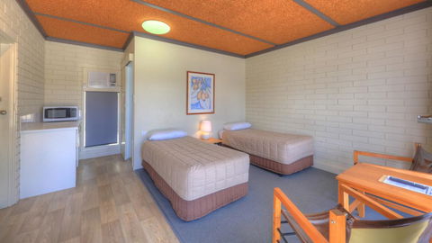 Motel Meneres - Rental Cars 1