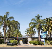 Motel Oasis - Rental Cars