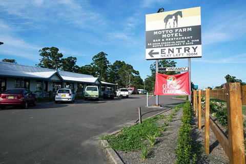 Motto Farm Motel - Rental Cars 0