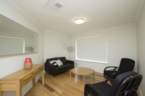 Mt Pleasant Short Stay - Rental Cars 3