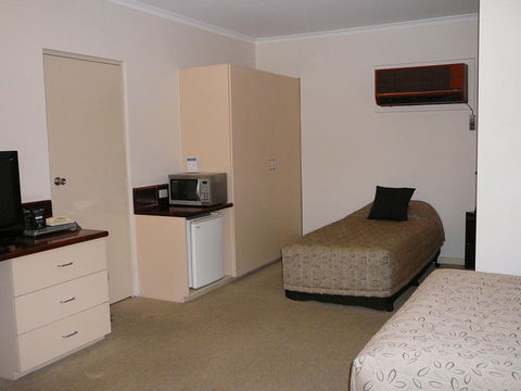 Murray River Motel - Rental Cars 3