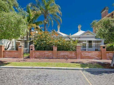 MyOZexp Palmerston Lodge - Rental Cars 0