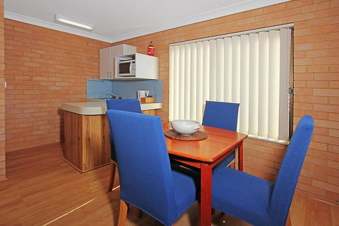 NARRAWALLEE RETREAT - Rental Cars 3