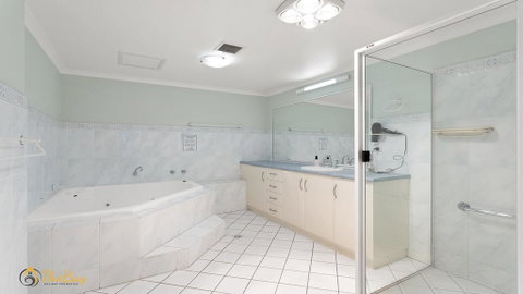 Nelson Bay CBD Apartment - No.41 Nelson Towers - Rental Cars 2