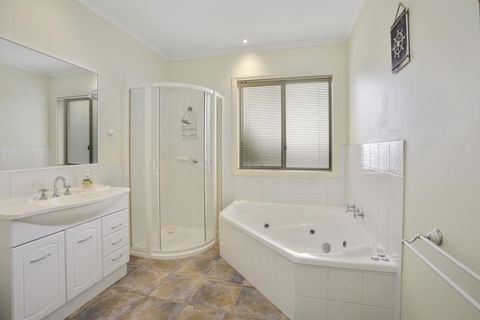 NELSON COVE 2 - Townhouse A Short Walk To Town - Rental Cars 3