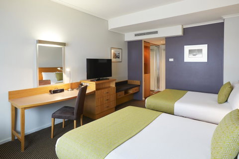 Novotel Perth Langley - Rental Cars 4