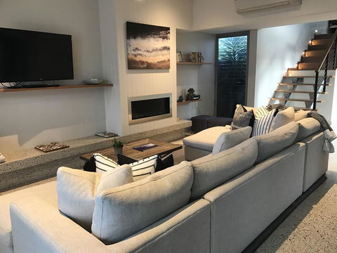 The Urban Beach House - Rental Cars 5