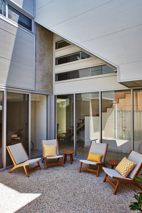 The Urban Beach House - Rental Cars 11