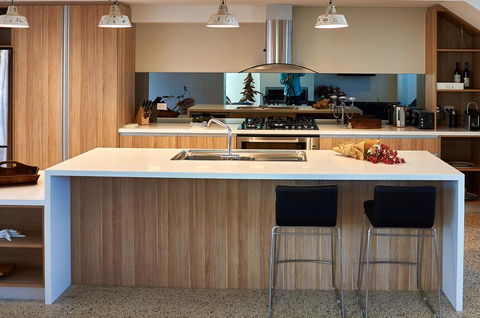 The Urban Beach House - Rental Cars 7