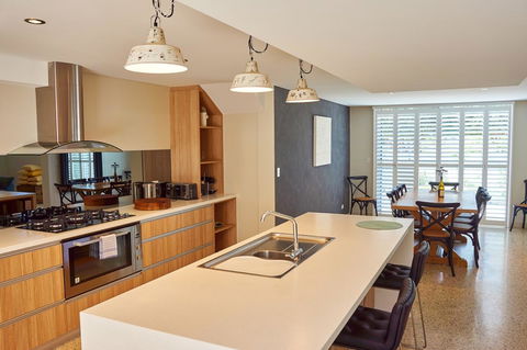 The Urban Beach House - Rental Cars 4