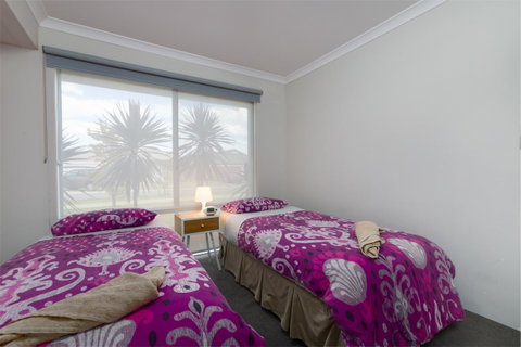 Rainbow Dream House - Rental Cars 13