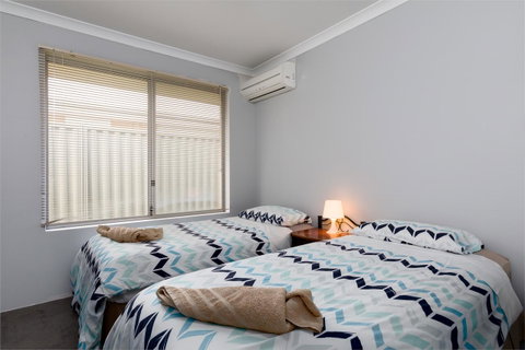 Rainbow Dream House - Rental Cars 15