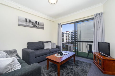 Oversized Eastend Sleeps 6 Free PARKING+POOL WIFI - Rental Cars 6