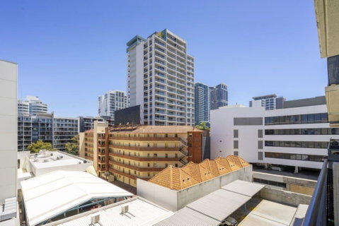 Oversized Eastend Sleeps 6 Free PARKING+POOL WIFI - Rental Cars 30