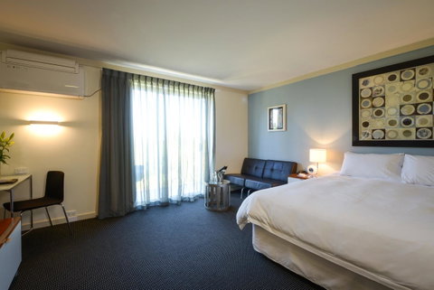 Sullivans Hotel - Rental Cars 18