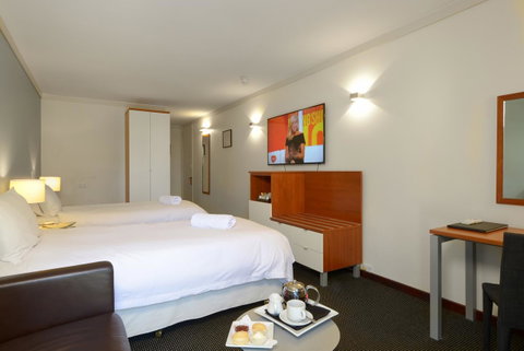 Sullivans Hotel - Rental Cars 15