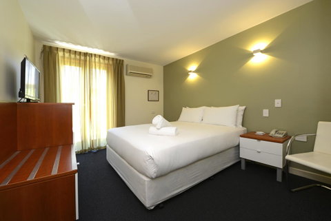 Sullivans Hotel - Rental Cars 30