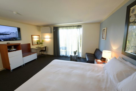 Sullivans Hotel - Rental Cars 1