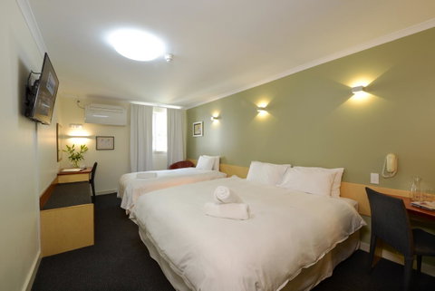 Sullivans Hotel - Rental Cars 12