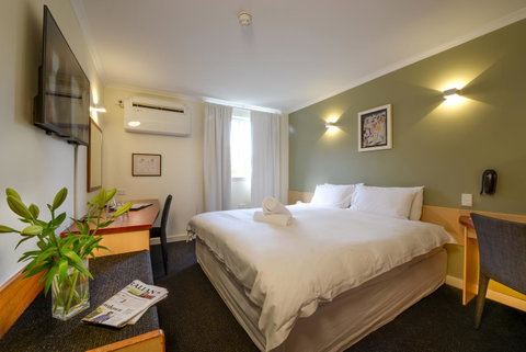 Sullivans Hotel - Rental Cars 13