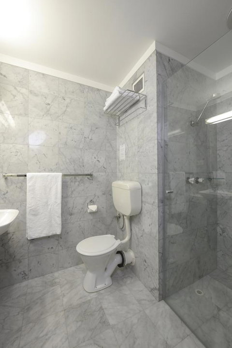 Sullivans Hotel - Rental Cars 10