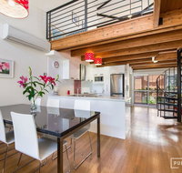 Spacious Central Townhouse - Rental Cars