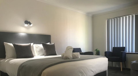 Hotel Clipper - Rental Cars 0