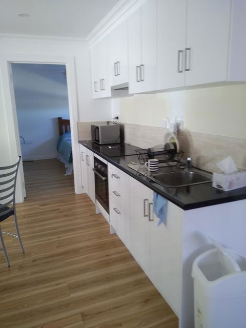 DIANELLA Budget Rooms Happy Place To Stay - Rental Cars 33