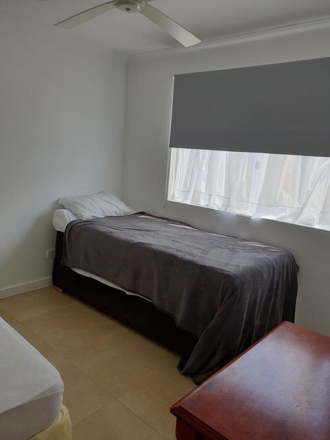 DIANELLA Budget Rooms Happy Place To Stay - Rental Cars 2