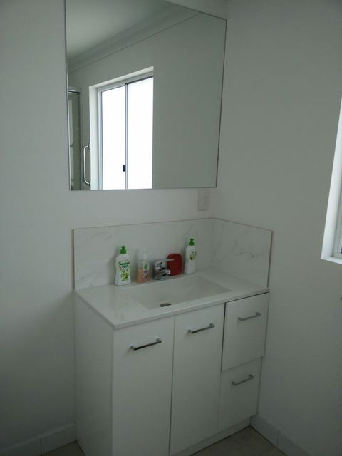 DIANELLA Budget Rooms Happy Place To Stay - Rental Cars 11