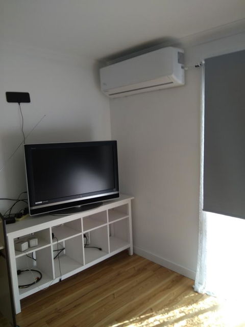 DIANELLA Budget Rooms Happy Place To Stay - Rental Cars 32