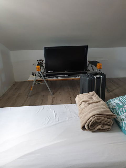 DIANELLA Budget Rooms Happy Place To Stay - Rental Cars 6