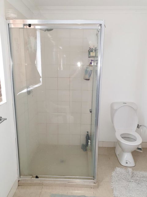 DIANELLA Budget Rooms Happy Place To Stay - Rental Cars 12