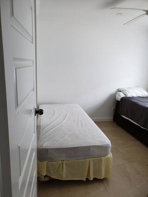 DIANELLA Budget Rooms Happy Place To Stay - Rental Cars 1