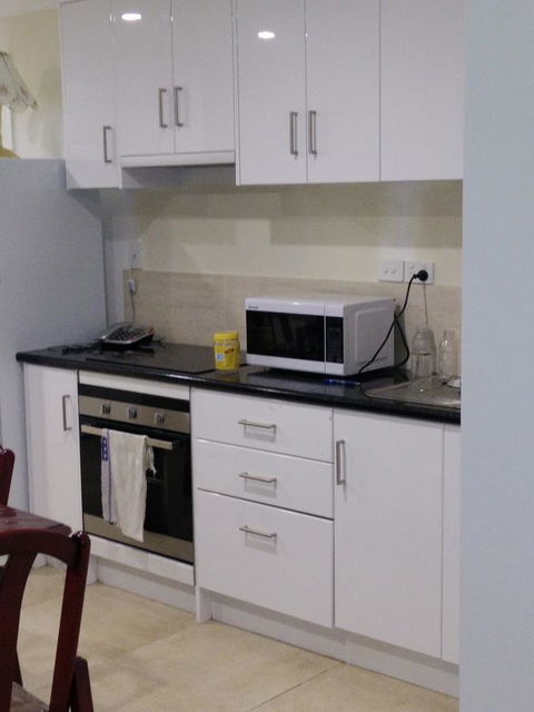 DIANELLA Budget Rooms Happy Place To Stay - Rental Cars 25