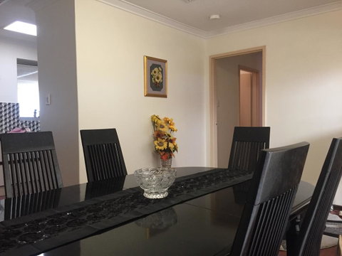 â˜… Stylish Family Home! â˜… - Rental Cars 7