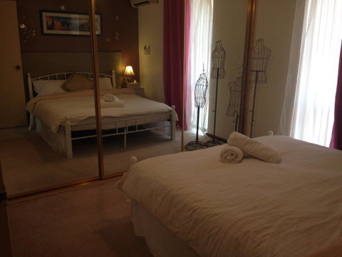 â˜… Stylish Family Home! â˜… - Rental Cars 9