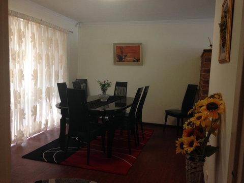 â˜… Stylish Family Home! â˜… - Rental Cars 8