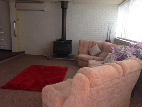 â˜… Stylish Family Home! â˜… - Rental Cars 5