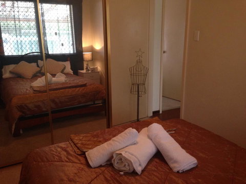 â˜… Stylish Family Home! â˜… - Rental Cars 12