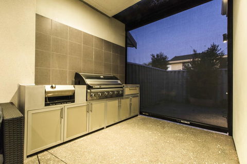 Ambar Villa Between City And Freo - Rental Cars 21